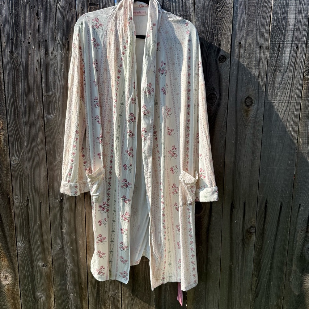 Ivy City Co Cream Robe open front with Soft Pink Floral Print NEW - Picture 2 of 5